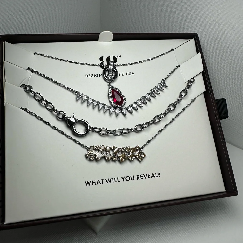 Luxe layer Necklaces - Picture 3 of 3